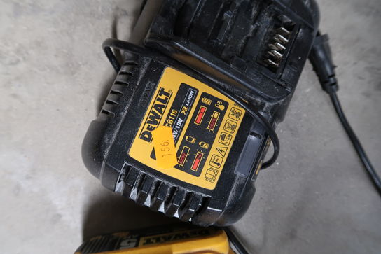 Oplader med 2 stk. batteri DEWALT