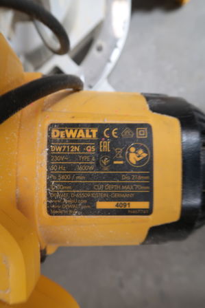 Kap/geringssav DEWALT DW712N