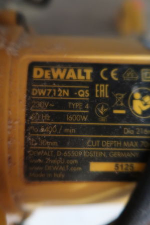 Kap/geringssav DEWALT DW712N