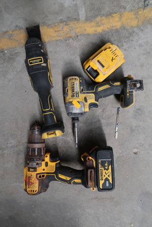 Akku-værktøj DEWALT skruemaskine DCF887 boremaskine samt multitool DCS355