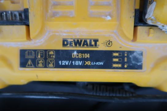 Oplader DEWALT DCB104 med 1 stk. batteri