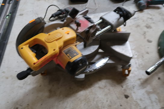 Kap/geringssav DEWALT DW712N