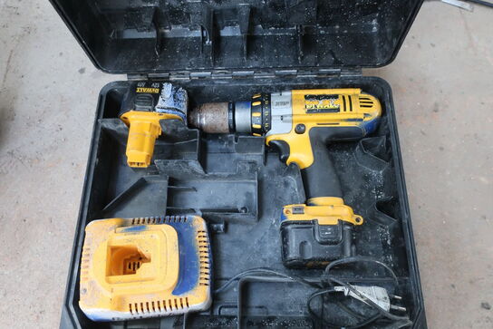 Akku bore/skruemaskine DEWALT med 2 stk. batterier og lader