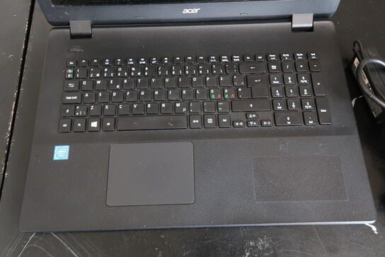 Bærbar, Acer ESI-711 N2940