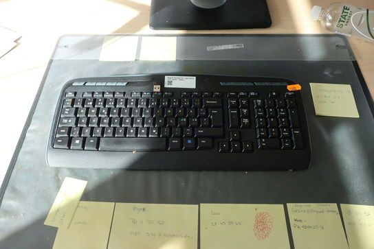 Computerskærm DELL U2412Mc med tastatur