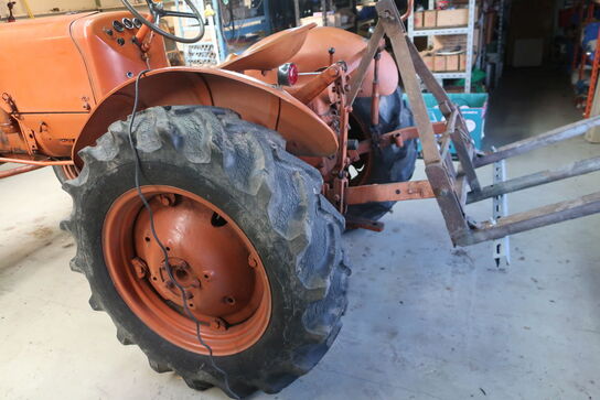 Traktor ALLIS-CHALMERS F-272