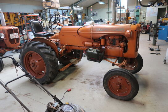 Traktor ALLIS-CHALMERS D-270