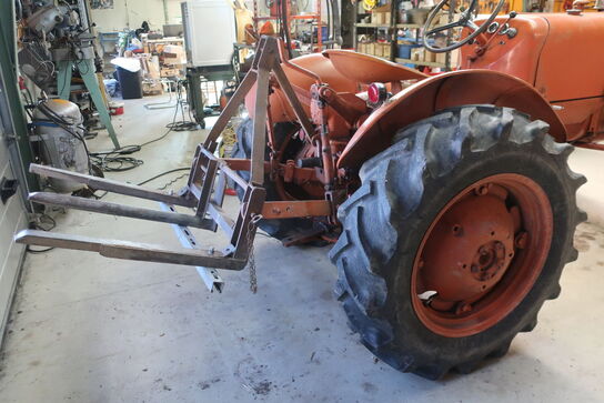 Traktor ALLIS-CHALMERS F-272