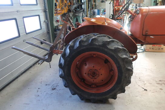 Traktor ALLIS-CHALMERS F-272