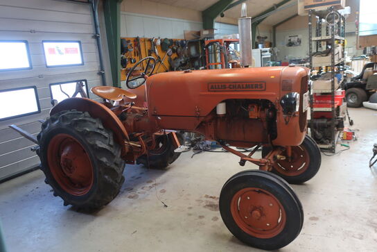 Traktor ALLIS-CHALMERS F-272