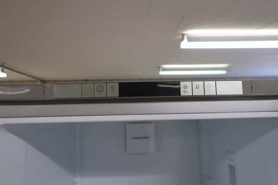 Køleskab GRUNDIG GSNR 10722 X