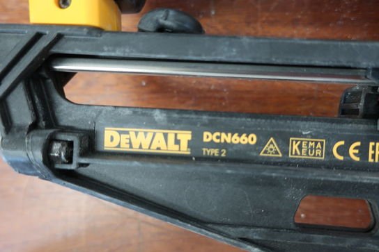 Dykkerpistol DEWALT DCN660