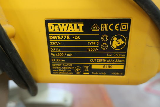 Kap-/geringssav DEWALT DWS778 -QS