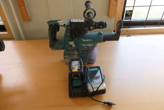 Borehammer og støvsamler MAKITA DHR243 - DX02