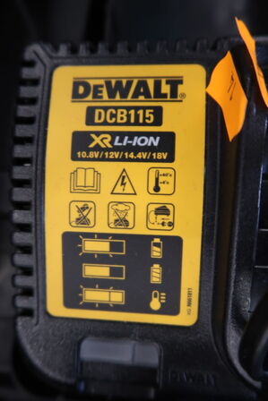 Batterilader samt batteri DEWALT