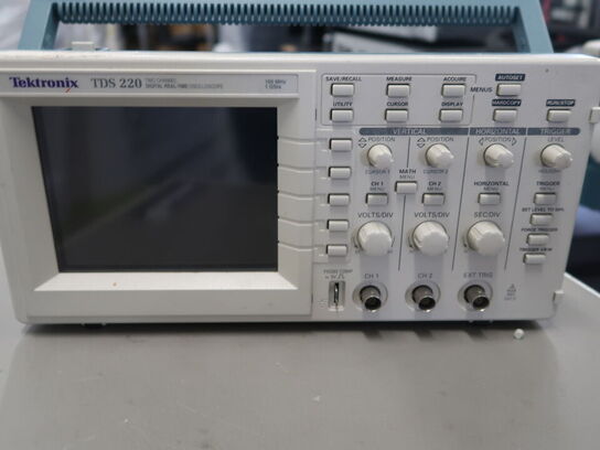 Two Channel Digital Real-Time Oscilloscope TEKTRONIX TDS 220