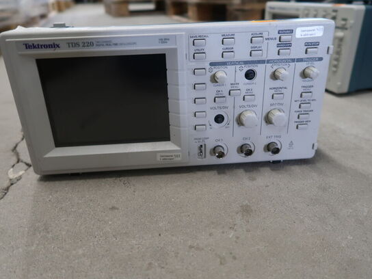 Two Channel Digital Real-Time Oscilloscope TEKTRONIX TDS 220