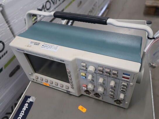 Two Channel Color Digital Phosphor Oscilloscope TEKTRONIX TDS 3032