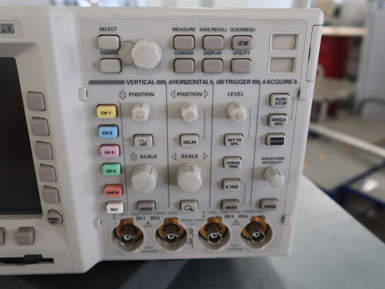 Four Cannel Color Digital Phosphor Oscilloscope TEKTRONIX TDS3014B 