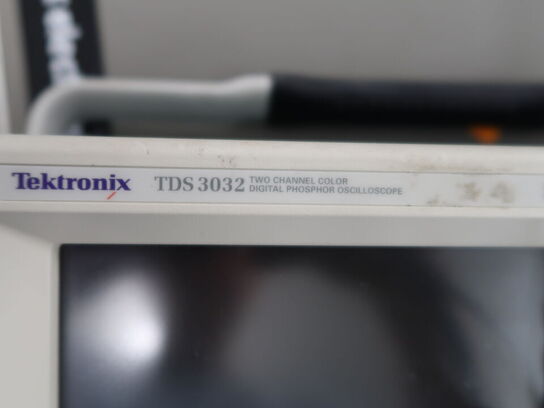Two Channel Color Digital Phosphor Oscilloscope TEKTRONIX TDS 3032