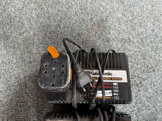 2 stk. batterier med ladere PANASONIC 