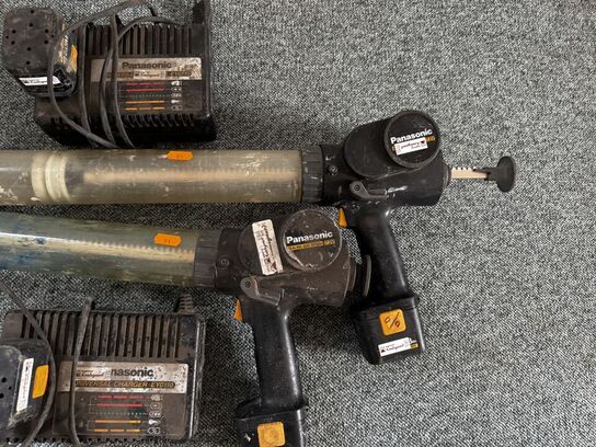 2 stk. fugepistoler PANASONIC med 4 batterier og 2 ladere