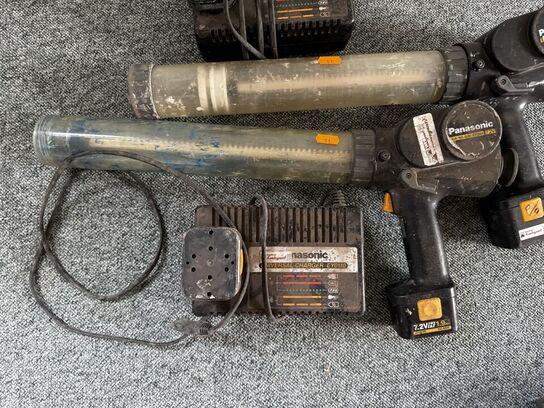 2 stk. fugepistoler PANASONIC med 4 batterier og 2 ladere