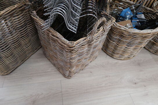 Stort parti tallerken/bog holdere 