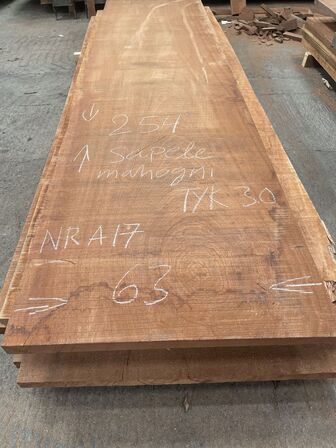 Træplanke i SAPELE (mahogni) 2,54x0,63m - 2,7 cm tyk