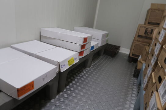 4 stk. plastikpaller uden indhold