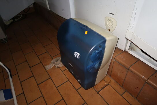 Tørrestativ samt papirdispenser