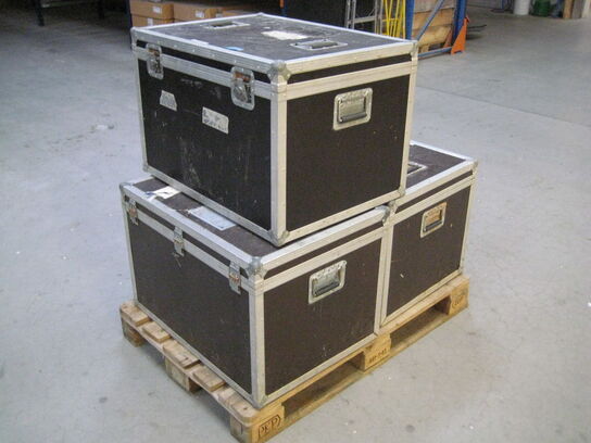 3 stk. flightcase. Mål: 55x74x50