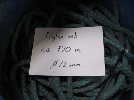 Tønde med ca. 170 meter nylon reb.Ø 12 mm.