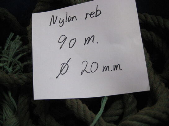 Tønde med ca. 90 meter nylon reb.Ø 20 mm.