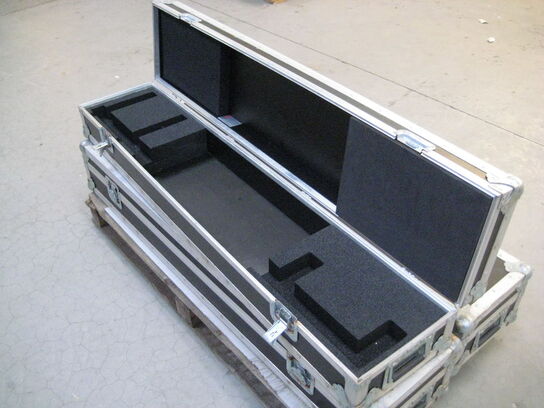 3 stk. flightcase. Mål: 28x143x18