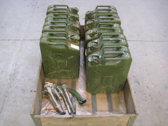 9 stk jerry cans