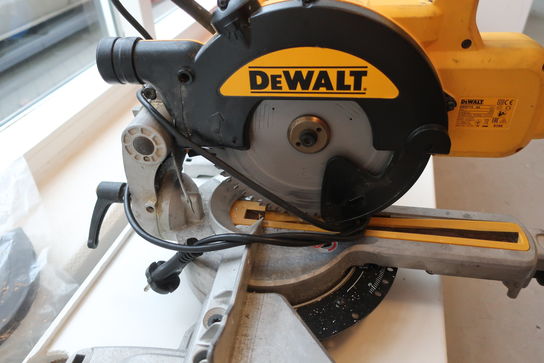 Kap-/geringssav DEWALT  DWS774