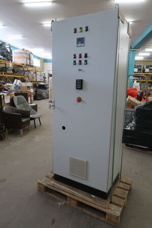 Styringsskab m. bl.a. SIEMENS SINAMICS Power Module PM240-2