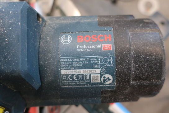 Kap-/geringsav BOSCH PROFESSIONAL GCM 8 SJL med bord