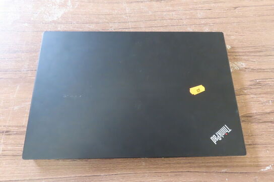 Bærbar computer LENOVO E15