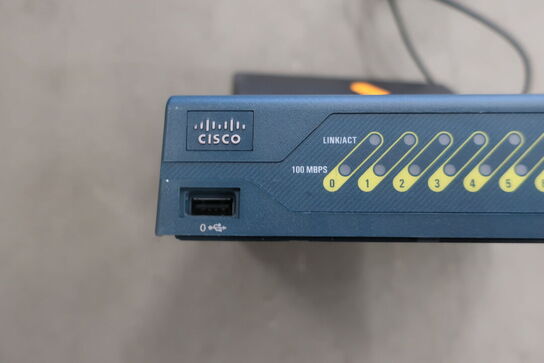 3 stk. firewall samt switch CISCO