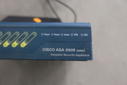 3 stk. firewall samt switch CISCO