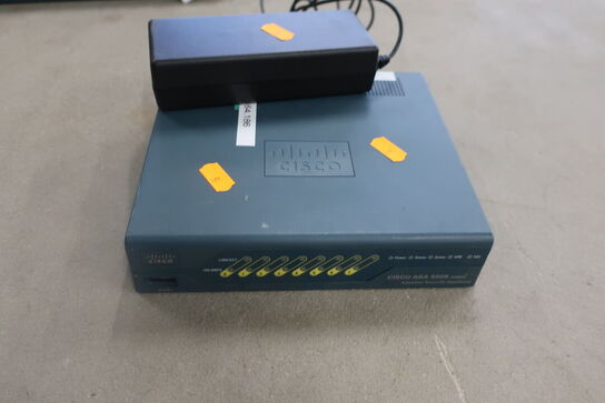 3 stk. firewall samt switch CISCO