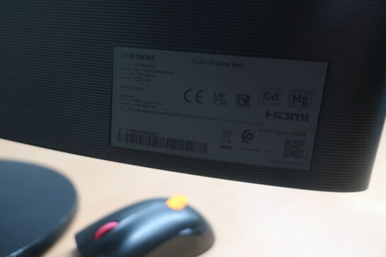 2 stk. monitorer, tastatur samt mus