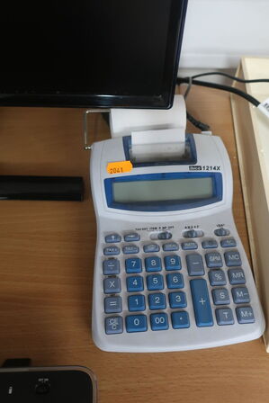 Monitor, tastatur, lommeregner m.v. 