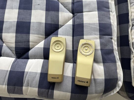 2 stk. HÄSTENS sandton elevationssenge med topmadresser MOMSFRI