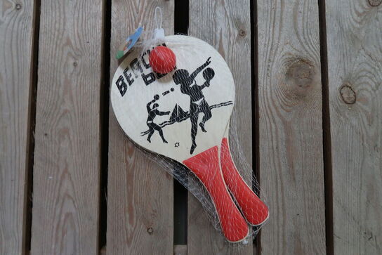 9 pk. Play>it strandtennis m/2 bat og bold