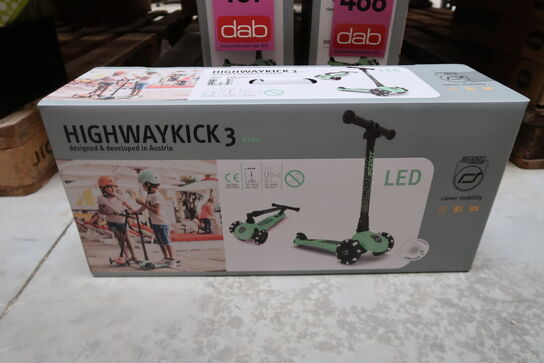 Scoot and Ride Highway Kick 3 LED Kiwi