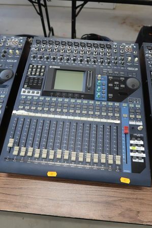 Digitalmixer YAMAHA 01V96