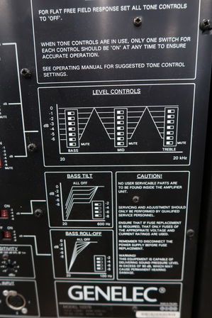 Aktive studiemonitors GENELEC 1037B inkl. stands